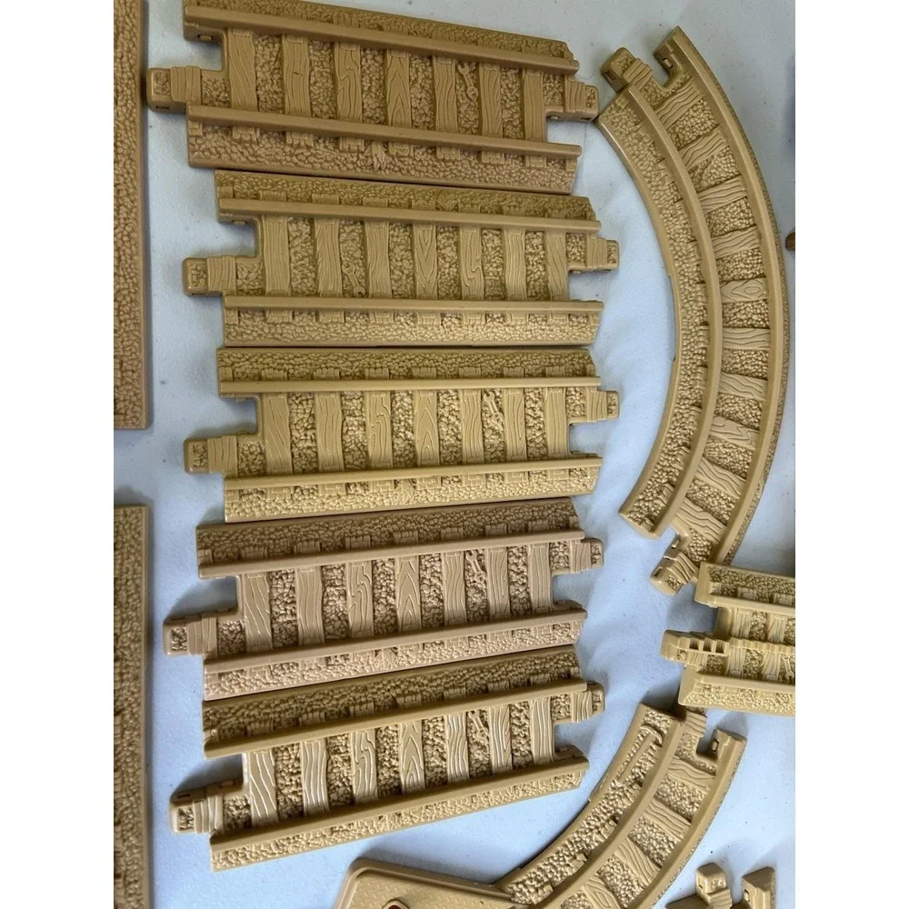 Geotrax ASSORTED Tan Brown Lot Of 18  Replacement‎ Track Piece Geo Trax
